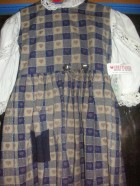 süßes neues Kindertrachtenkleid